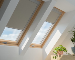 RoofLITE+ DUA Verdunkelungsrollo mit Führungsschienen
